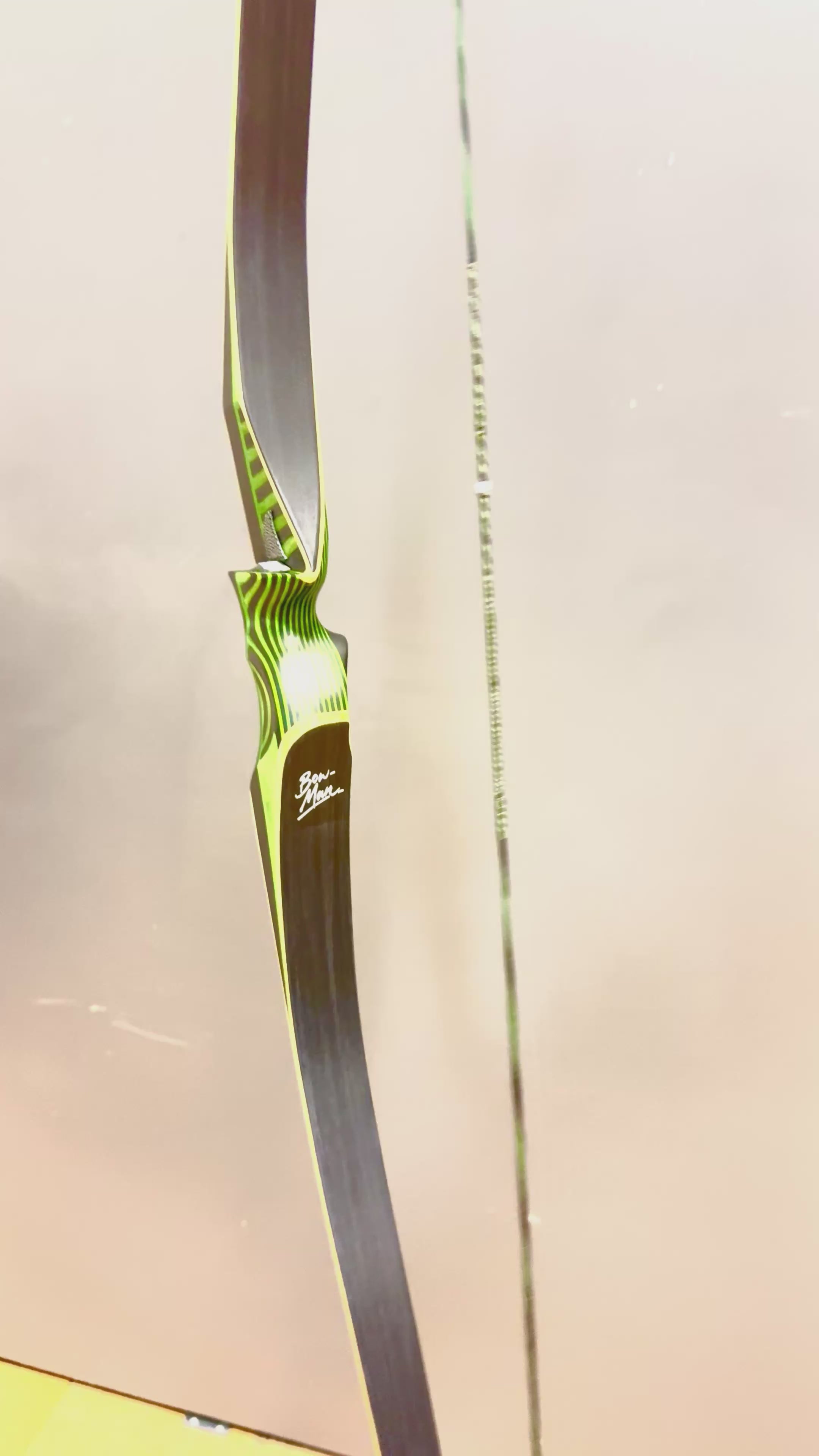 Load video: Bogen - Bowman Archery 64“ Hybrid / 30# KLEINSERIE