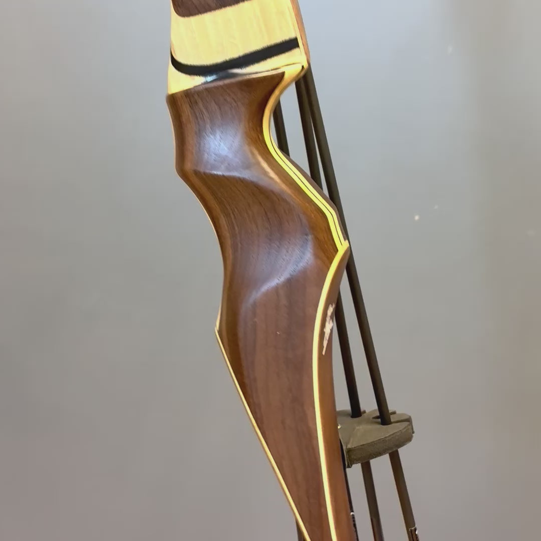 Load video: Bogen - Bowman Archery Turnier Recurve 62“