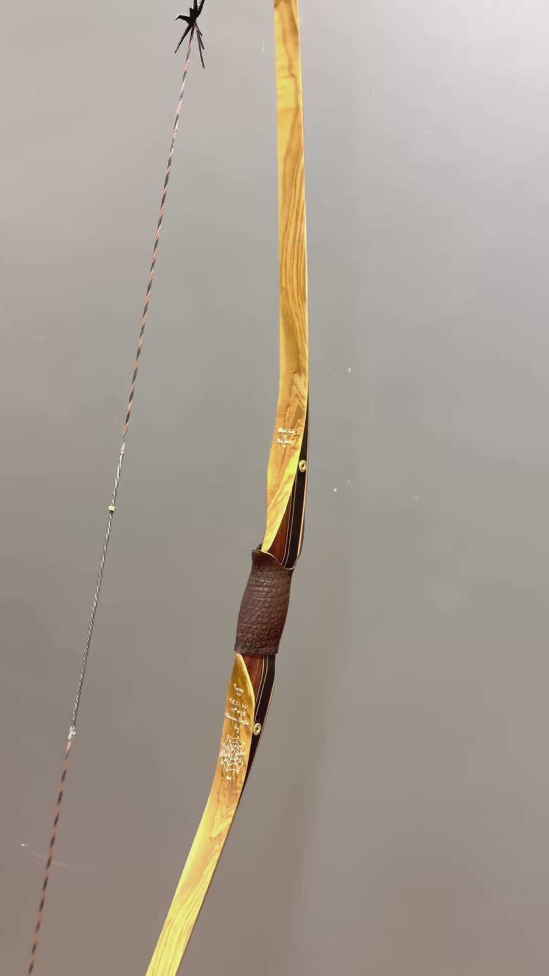 Load video: Bogen - Black Widow PLX 66&quot;