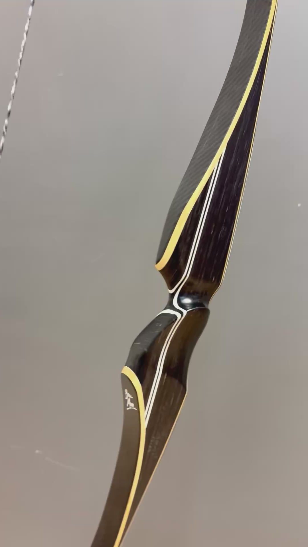 Load video: Bogen - Langbogen American Nativ 70&quot;/ 40#@28“